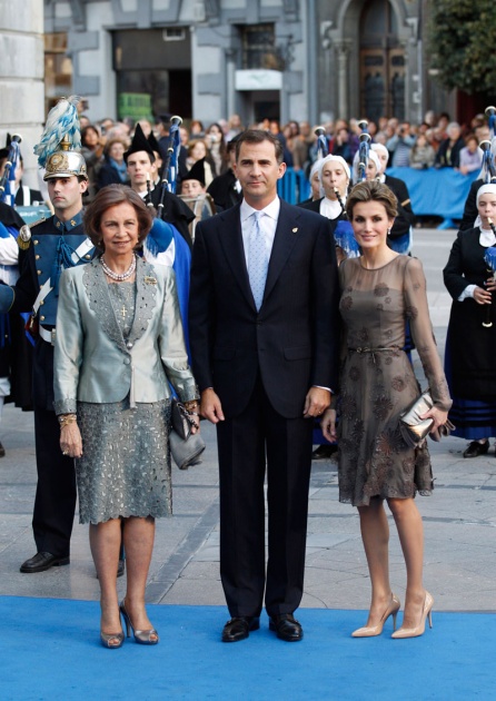 La alfombra azul se llena un ao ms de glamour antes de la ceremonia de entrega de los Premios Prncipe de Asturias 2011.