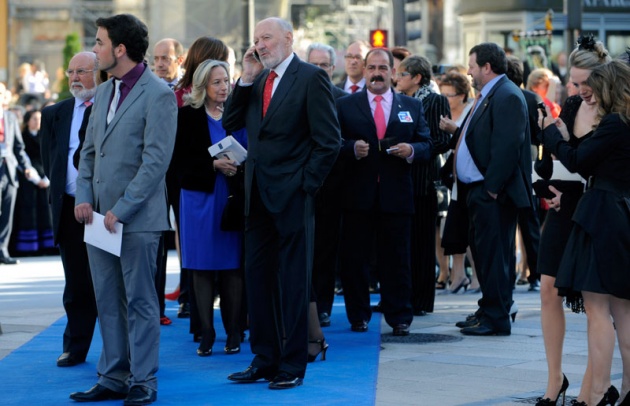 La alfombra azul se llena un ao ms de glamour antes de la ceremonia de entrega de los Premios Prncipe de Asturias 2011.