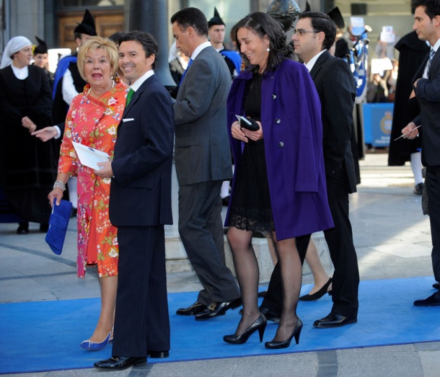 La alfombra azul se llena un ao ms de glamour antes de la ceremonia de entrega de los Premios Prncipe de Asturias 2011.