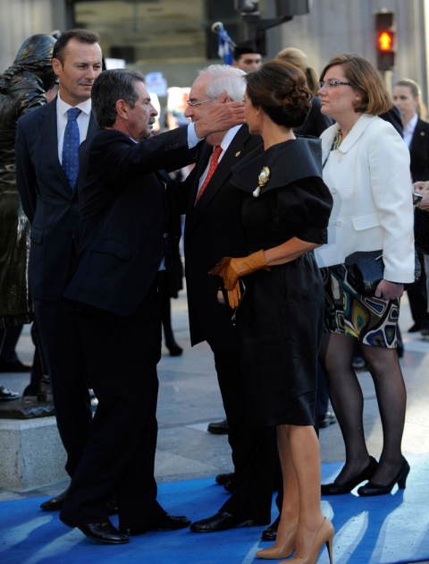 La alfombra azul se llena un ao ms de glamour antes de la ceremonia de entrega de los Premios Prncipe de Asturias 2011.