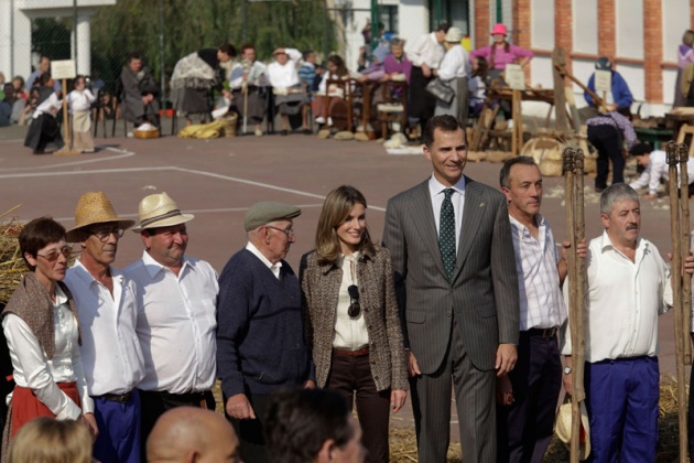 Los vecinos de San Tirso de Abres, el municipio ms occidental de Asturias, se volcaron durante la maana del sbado ante la visita de los Prncipes de Asturias, don Felipe y doa Letizia para entregar en la localidad el galardn "Pueblo ejemplar".