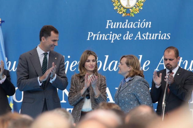 Los vecinos de San Tirso de Abres, el municipio ms occidental de Asturias, se volcaron durante la maana del sbado ante la visita de los Prncipes de Asturias, don Felipe y doa Letizia para entregar en la localidad el galardn "Pueblo ejemplar".