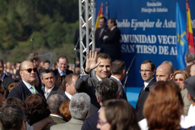 Los vecinos de San Tirso de Abres, el municipio ms occidental de Asturias, se volcaron durante la maana del sbado ante la visita de los Prncipes de Asturias, don Felipe y doa Letizia para entregar en la localidad el galardn "Pueblo ejemplar".