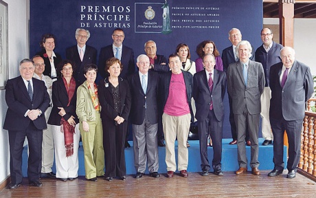 El cantautor Leonard Cohen, Alice Munro e Ian McEwan alcanzan la final