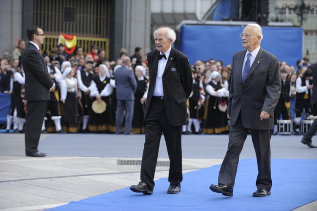 Los galardonados de los Premios Prncipe de Asturias 2010 llegan al Hotel de La Reconquista