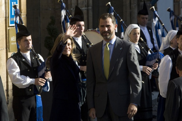 Los Prncipes llegan a Oviedo en la vspera del acto de entrega de los Premios Prncipe.