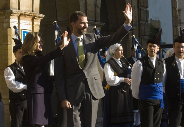 Los Prncipes llegan a Oviedo en la vspera del acto de entrega de los Premios Prncipe.