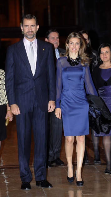 Los Prncipes de Asturias presidieron el concierto de clausura de la XIX Semana de Msica, organizada por la Fundacin Prncipe de Asturias y Cajastur, que tuvo lugar en el Auditorio Prncipe Felipe de Oviedo. El maestro Maximiano Valds dirigi el concierto