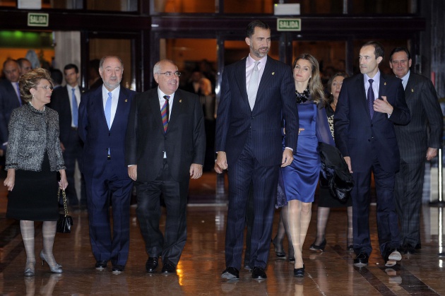 Los Prncipes de Asturias presidieron el concierto de clausura de la XIX Semana de Msica, organizada por la Fundacin Prncipe de Asturias y Cajastur, que tuvo lugar en el Auditorio Prncipe Felipe de Oviedo. El maestro Maximiano Valds dirigi el concierto