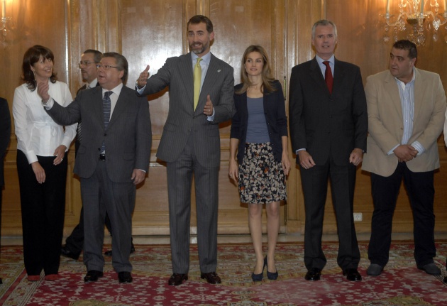 Don Felipe y Doa Letizia durante las audiencias concedidas ayer en el hotel de La Reconquista.