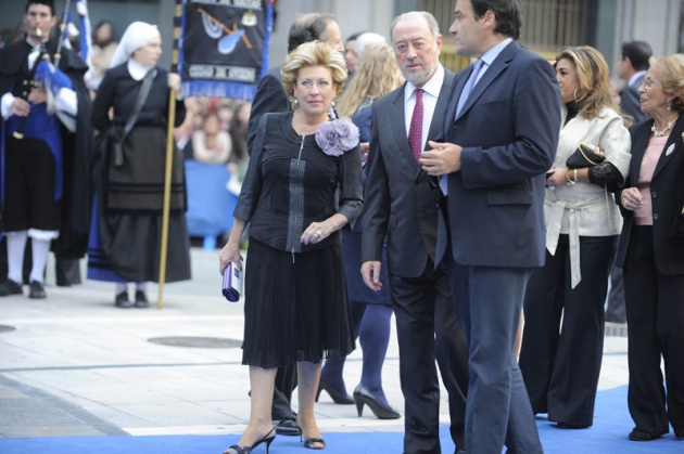 Llegada de invitados, premiados y autoridades a la ceremonia de los Premios Prncipe de Asturias 2010, celebrada en el Teatro Campoamor de Oviedo