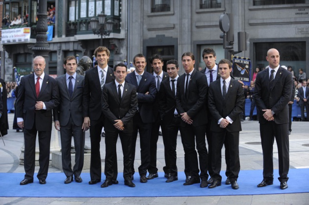 Llegada de invitados, premiados y autoridades a la ceremonia de los Premios Prncipe de Asturias 2010, celebrada en el Teatro Campoamor de Oviedo