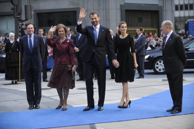 Llegada de invitados, premiados y autoridades a la ceremonia de los Premios Prncipe de Asturias 2010, celebrada en el Teatro Campoamor de Oviedo