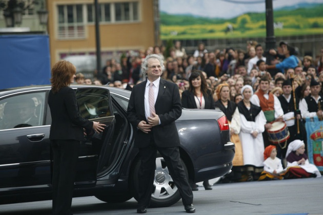 Llegada de invitados, premiados y autoridades a la ceremonia de los Premios Prncipe de Asturias 2010, celebrada en el Teatro Campoamor de Oviedo