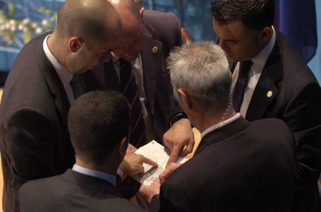 El Prncipe Felipe entrega al escritor libans Amin Maalouf el Premio Prncipe de Asturias de las Letras 2010.