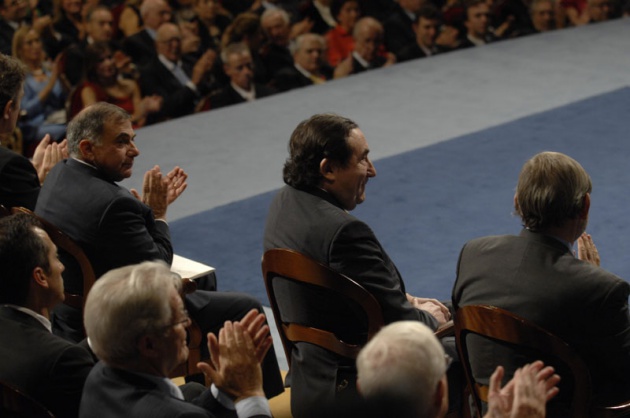 El Prncipe Felipe entrega al escritor libans Amin Maalouf el Premio Prncipe de Asturias de las Letras 2010.