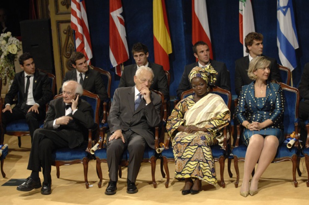 El Pr�ncipe Felipe entrega al escritor liban�s Amin Maalouf el Premio Pr�ncipe de Asturias de las Letras 2010.