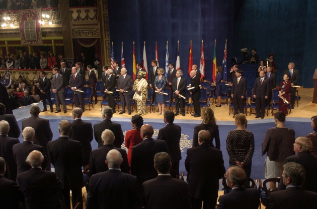 El Prncipe Felipe entrega al escritor libans Amin Maalouf el Premio Prncipe de Asturias de las Letras 2010.