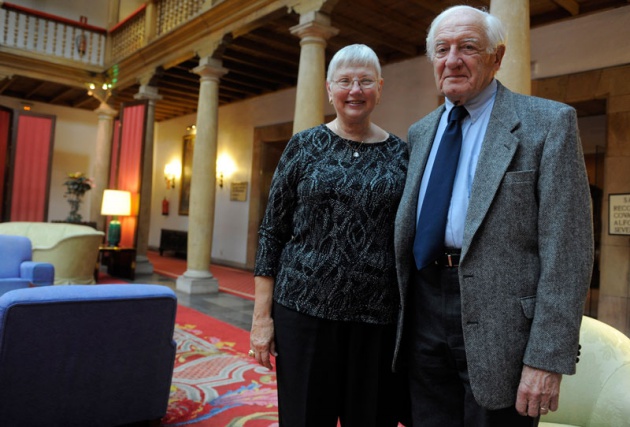 Joseph Altman, premio Pr�ncipe de Asturias de Investigaci�n Cient�fica, con su esposa Shirley Bayer