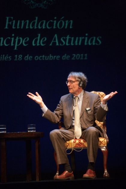 El Premio Prncipe de las Ciencias Sociales 2011 se ha sometido a una batera de preguntas del divulgador cientfico Eduard Punset