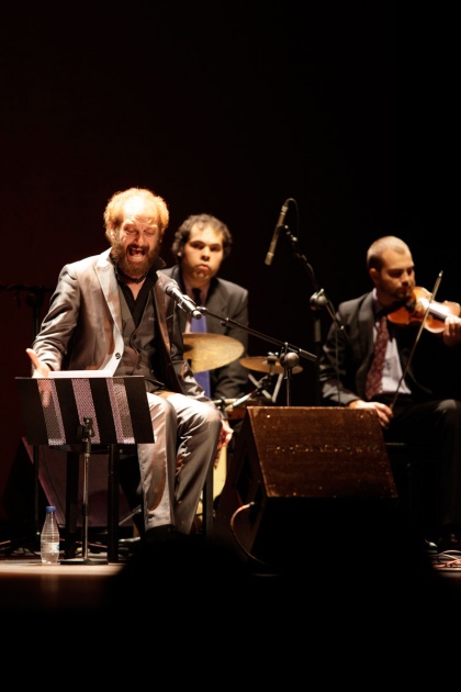 Leonard Cohen recibe un vibrante homenaje en el Jovellanos, donde Nacho Vegas le advierte de que cuidado con saludar a los que mataron a Lorca