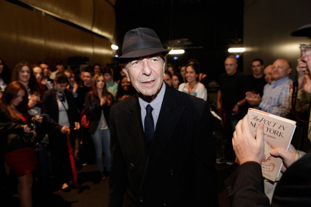 Leonard Cohen recibe un vibrante homenaje en el Jovellanos, donde Nacho Vegas le advierte de que cuidado con saludar a los que mataron a Lorca