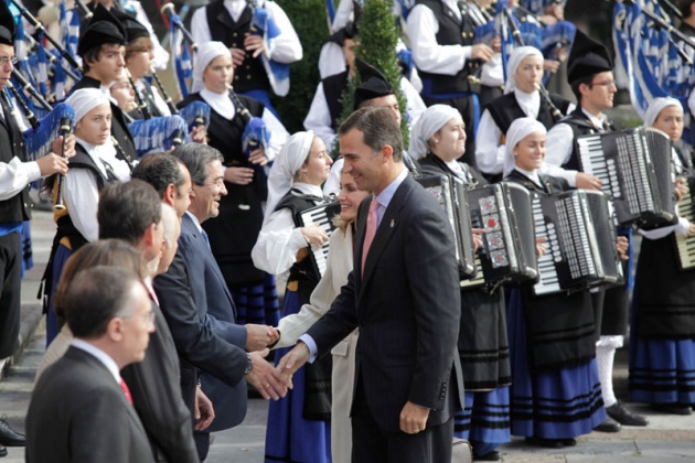 Los prncipes de Asturias han llegado hoy minutos antes de las 12:00 horas al hotel de la Reconquista, donde han sido recibidos por lvarez-Cascos, para presidir maana la entrega de los premios que llevan el nombre del heredero de la Corona y que este ao celebran su XXXI edicin.