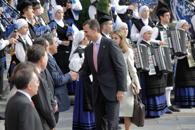 Los prncipes de Asturias han llegado hoy minutos antes de las 12:00 horas al hotel de la Reconquista, donde han sido recibidos por lvarez-Cascos, para presidir maana la entrega de los premios que llevan el nombre del heredero de la Corona y que este ao celebran su XXXI edicin.