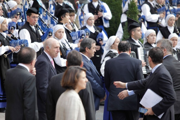 Los prncipes de Asturias han llegado hoy minutos antes de las 12:00 horas al hotel de la Reconquista, donde han sido recibidos por lvarez-Cascos, para presidir maana la entrega de los premios que llevan el nombre del heredero de la Corona y que este ao celebran su XXXI edicin.