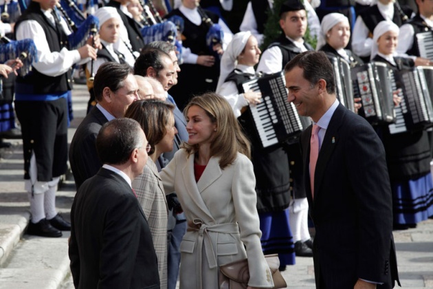 Los prncipes de Asturias han llegado hoy minutos antes de las 12:00 horas al hotel de la Reconquista, donde han sido recibidos por lvarez-Cascos, para presidir maana la entrega de los premios que llevan el nombre del heredero de la Corona y que este ao celebran su XXXI edicin.