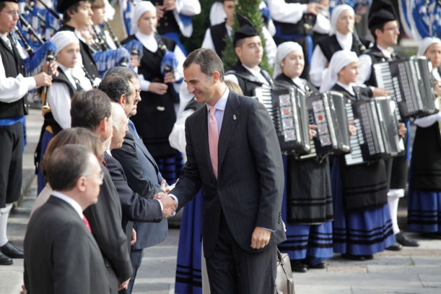 Los prncipes de Asturias han llegado hoy minutos antes de las 12:00 horas al hotel de la Reconquista, donde han sido recibidos por lvarez-Cascos, para presidir maana la entrega de los premios que llevan el nombre del heredero de la Corona y que este ao celebran su XXXI edicin.