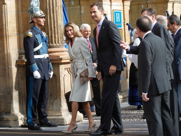 Los prncipes de Asturias han llegado hoy minutos antes de las 12:00 horas al hotel de la Reconquista, donde han sido recibidos por lvarez-Cascos, para presidir maana la entrega de los premios que llevan el nombre del heredero de la Corona y que este ao celebran su XXXI edicin.