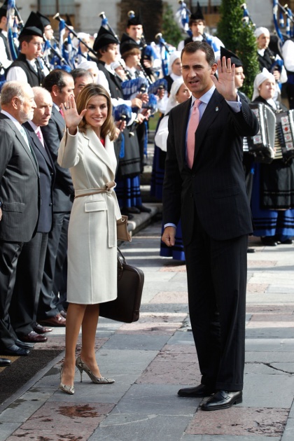 Los prncipes de Asturias han llegado hoy minutos antes de las 12:00 horas al hotel de la Reconquista, donde han sido recibidos por lvarez-Cascos, para presidir maana la entrega de los premios que llevan el nombre del heredero de la Corona y que este ao celebran su XXXI edicin.