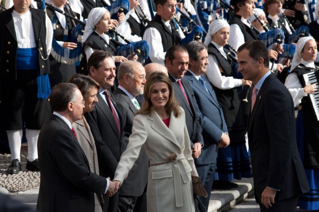 Los prncipes de Asturias han llegado hoy minutos antes de las 12:00 horas al hotel de la Reconquista, donde han sido recibidos por lvarez-Cascos, para presidir maana la entrega de los premios que llevan el nombre del heredero de la Corona y que este ao celebran su XXXI edicin.