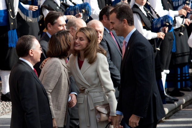 Los prncipes de Asturias han llegado hoy minutos antes de las 12:00 horas al hotel de la Reconquista, donde han sido recibidos por lvarez-Cascos, para presidir maana la entrega de los premios que llevan el nombre del heredero de la Corona y que este ao celebran su XXXI edicin.