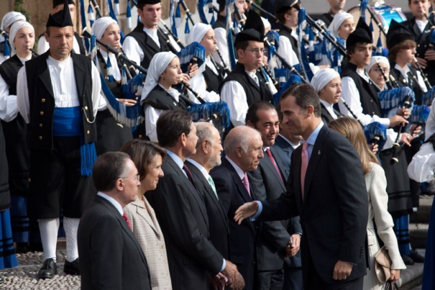 Los prncipes de Asturias han llegado hoy minutos antes de las 12:00 horas al hotel de la Reconquista, donde han sido recibidos por lvarez-Cascos, para presidir maana la entrega de los premios que llevan el nombre del heredero de la Corona y que este ao celebran su XXXI edicin.