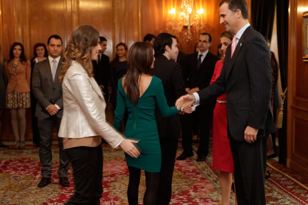 El Saln de Consejos del Hotel de la Reconquista ha sido el escenario de las tradicionales Audiencias de los Prncipes de Asturias. Don Felipe y Doa Leticia han recibido esta maana a representantes de diferentes colectivos. Los Premios Fin de Carrera 2010 de la Universidad de Oviedo.