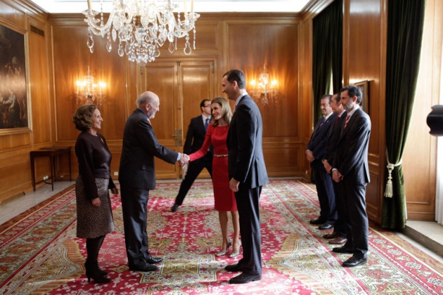 El Saln de Consejos del Hotel de la Reconquista ha sido el escenario de las tradicionales Audiencias de los Prncipes de Asturias. Don Felipe y Doa Leticia han recibido esta maana a representantes de diferentes colectivos. Galardonados con las Medallas de Asturias e Hijos Predilectos de Asturias 2011