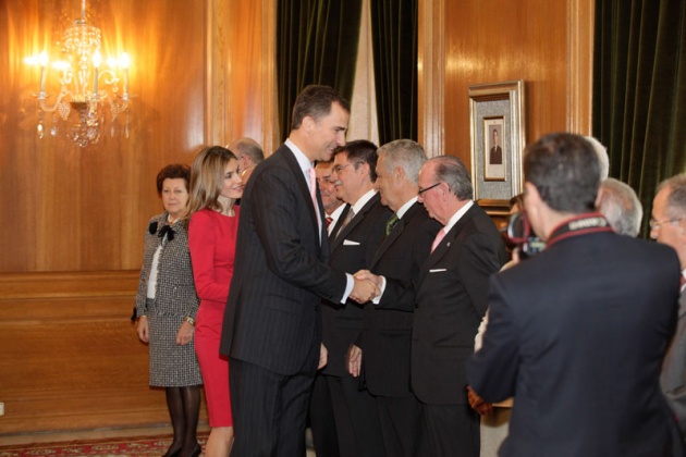 El Saln de Consejos del Hotel de la Reconquista ha sido el escenario de las tradicionales Audiencias de los Prncipes de Asturias. Don Felipe y Doa Leticia han recibido esta maana a representantes de diferentes colectivos. Delegacin de SECOT en Asturias (Voluntariado Snior de Asesoramiento Empresarial)