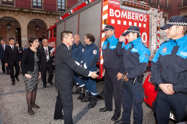 La alcaldesa de Gijn ha trasladado a los cinco representantes que maana recogern el Premio Prncipe de la Concordia, el deseo de hermanarse con la localidad japonesa.