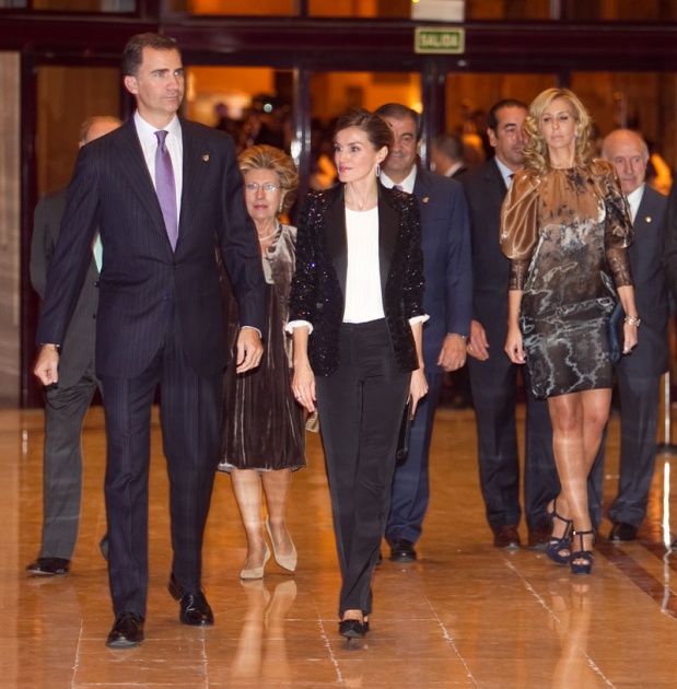 Los Prncipes de Asturias han presidido el Concierto de Clausura de la XX Semana de la Msica que ha tenido lugar en el Auditorio Prncipe Felipe de Oviedo y al que tambin ha asistido el presidente del Principado, Francisco lvarez-Cascos. Riccardo Muti, Premio Prncipe de Asturias de las Artes 2011, ha sido el encargado de dirigir a la Orquesta Juvenil Luigi Cherubini y al Coro de la Fundacin Prncipe de Asturias, en la ejecucin de Rquiem en Do menor, de Luigi Cherubini.