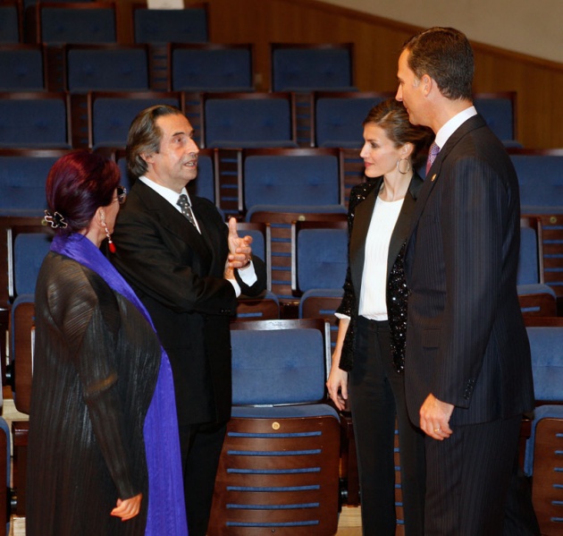 Los Prncipes de Asturias han presidido el Concierto de Clausura de la XX Semana de la Msica que ha tenido lugar en el Auditorio Prncipe Felipe de Oviedo y al que tambin ha asistido el presidente del Principado, Francisco lvarez-Cascos. Riccardo Muti, Premio Prncipe de Asturias de las Artes 2011, ha sido el encargado de dirigir a la Orquesta Juvenil Luigi Cherubini y al Coro de la Fundacin Prncipe de Asturias, en la ejecucin de Rquiem en Do menor, de Luigi Cherubini.