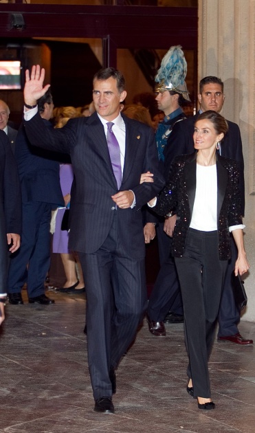 Los Prncipes de Asturias han presidido el Concierto de Clausura de la XX Semana de la Msica que ha tenido lugar en el Auditorio Prncipe Felipe de Oviedo y al que tambin ha asistido el presidente del Principado, Francisco lvarez-Cascos. Riccardo Muti, Premio Prncipe de Asturias de las Artes 2011, ha sido el encargado de dirigir a la Orquesta Juvenil Luigi Cherubini y al Coro de la Fundacin Prncipe de Asturias, en la ejecucin de Rquiem en Do menor, de Luigi Cherubini.