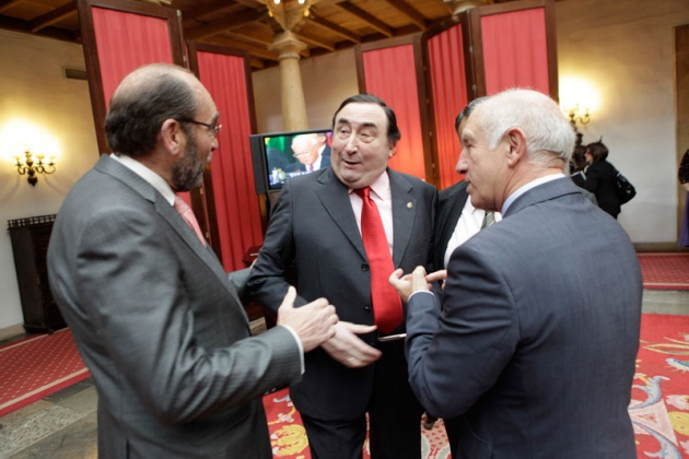 El centro neurlgico de los actos de estos premios, el hotel de la Reconquista, ha sido, un ao ms, un hervidero de personalidades de la sociedad asturiana y espaola.