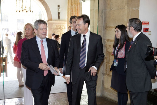 El centro neurlgico de los actos de estos premios, el hotel de la Reconquista, ha sido, un ao ms, un hervidero de personalidades de la sociedad asturiana y espaola.