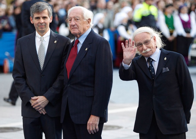 La alfombra azul se llena un ao ms de glamour antes de la ceremonia de entrega de los Premios Prncipe de Asturias 2011.