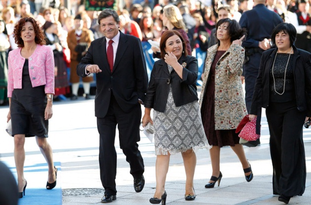 La alfombra azul se llena un ao ms de glamour antes de la ceremonia de entrega de los Premios Prncipe de Asturias 2011.