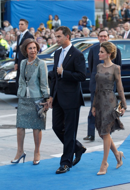 La alfombra azul se llena un ao ms de glamour antes de la ceremonia de entrega de los Premios Prncipe de Asturias 2011.