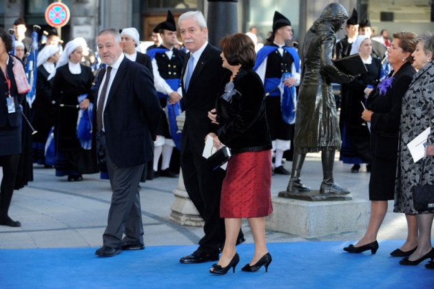 La alfombra azul se llena un ao ms de glamour antes de la ceremonia de entrega de los Premios Prncipe de Asturias 2011.