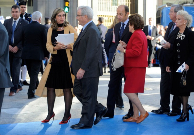 La alfombra azul se llena un ao ms de glamour antes de la ceremonia de entrega de los Premios Prncipe de Asturias 2011.